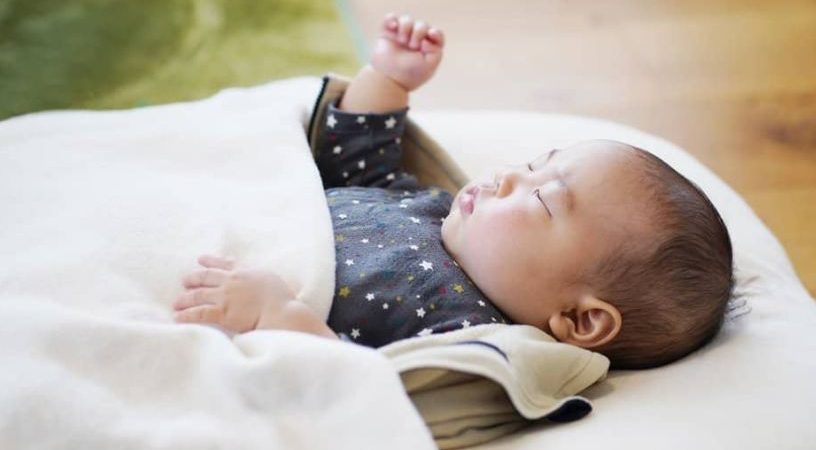 Có nên cho trẻ sơ sinh nằm điều hòa?